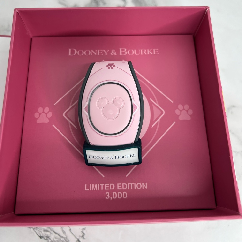 NIB Disney X Dooney and Bourke Dogs Magic Band LE